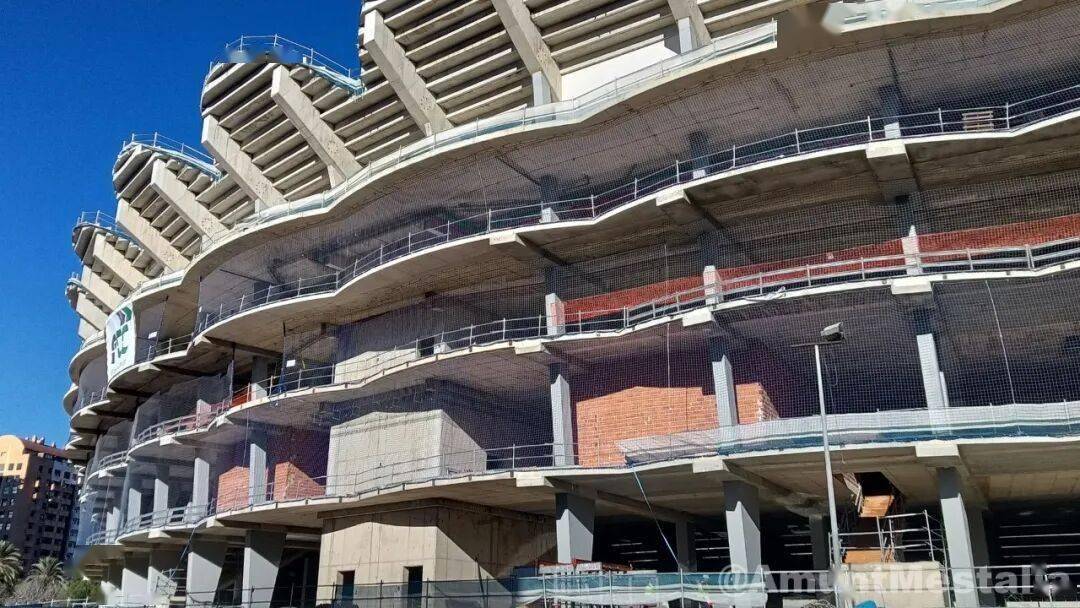 西甲 | 停摆16年终破局：瓦伦西亚新主场复工一周年，主席承诺2027年交付